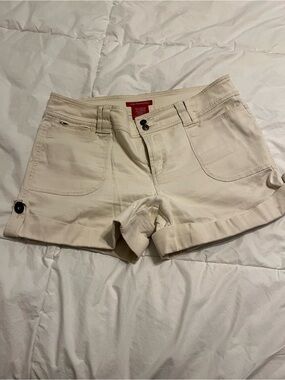 Women's Cream Rolled-Hem Casual Shorts